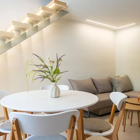 Апартаменты Neilis - Modern Retreat In Каламата