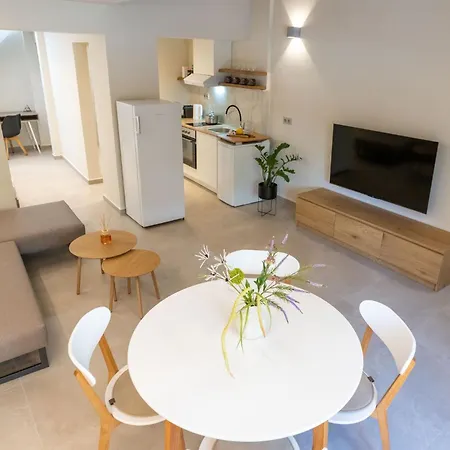 Апартаменты Neilis - Modern Retreat In *