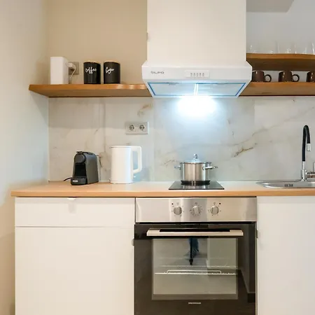 Neilis - Modern Retreat In Апартаменты Каламата