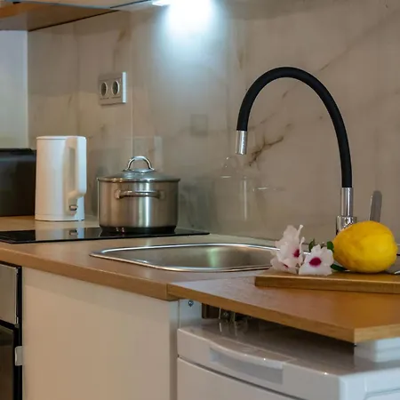 Апартаменты Neilis - Modern Retreat In Каламата