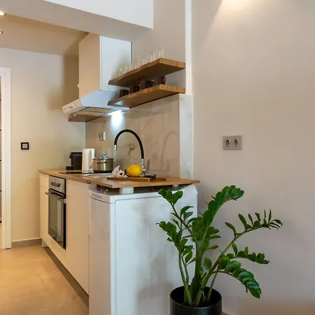 Neilis - Modern Retreat In