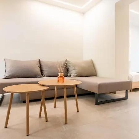 Neilis - Modern Retreat In דירה