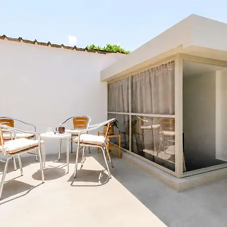 Neilis - Modern Retreat In דירה קלמאטה