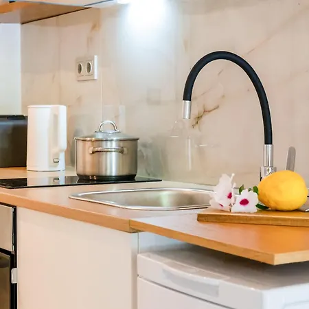 Neilis - Modern Retreat In דירה קלמאטה