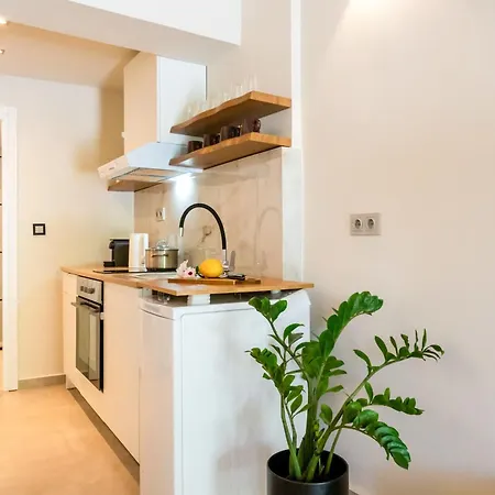 Neilis - Modern Retreat In