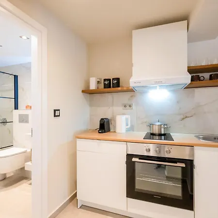 Neilis - Modern Retreat In דירה קלמאטה