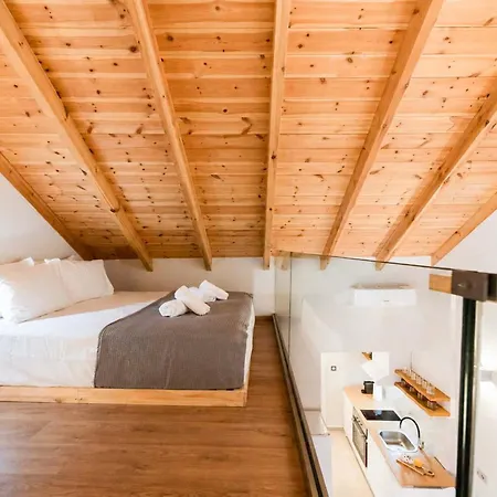 Neilis - Modern Retreat In דירה
