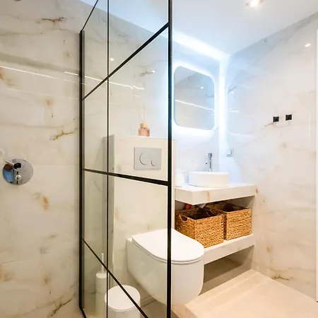 Neilis - Modern Retreat In קלמאטה
