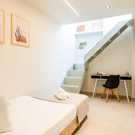 Neilis - Modern Retreat In דירה